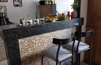 Imagem: O apartamento possui 2 Dormitórios, 1 Banheiro, 2 Vagas na