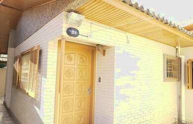 Imagem: A casa possui 2 Dormitórios, 2 Banheiros, 99m² de Área e