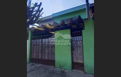 Imagem: A casa possui 3 Dormitórios, 3 Banheiros, 2 Vagas na garagem