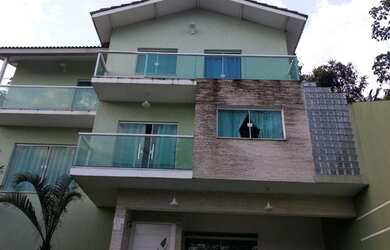 Imagem: A casa possui 5 Dormitórios, 5 Banheiros, 5 Vagas na garagem