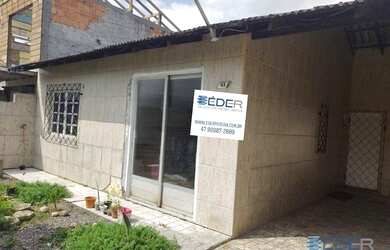 Imagem: A casa possui 4 Dormitórios, 4 Banheiros, 2 Vagas na garagem