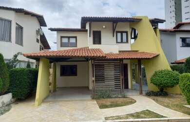 Imagem: A casa possui 4 Dormitórios, 3 Banheiros, 2 Vagas na garagem