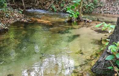 Imagem: O terreno possui 5.600m² de Área e está localizado em Araés
