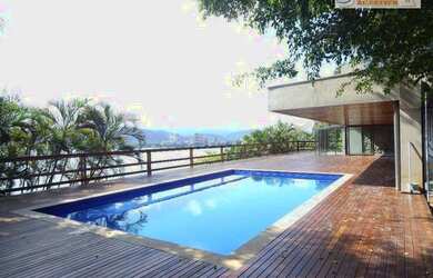 Imagem: A casa em condomínio possui 5 Dormitórios, 5 Banheiros, 4