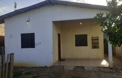 Imagem: A casa possui 2 Dormitórios, 1 Banheiro, 1 Vaga na garagem