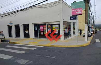 Imagem: O depósito possui 5 Vagas na garagem e 400m² de Área e está