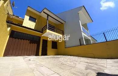 Imagem: A casa possui 3 Dormitórios, 2 Banheiros, 1 Vaga na garagem