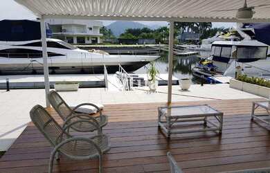 Imagem 14: Casa alto padrão com pier, e rampa de recolhimento Marina Gjá