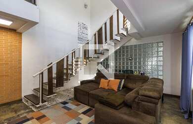 Imagem: A casa possui 2 Dormitórios, 3 Banheiros, 1 Vaga na garagem