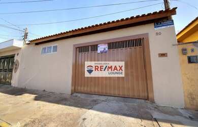 Imagem: A casa à venda possui 2 Dormitórios, 1 Banheiro, 1 Vaga na