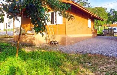 Imagem 3: Linda casa em Imbituba, localizada no bairro Alto Arroio a 200 metros...