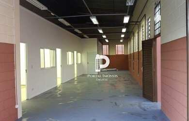 Imagem: O depósito possui 4 Vagas na garagem e 152m² de Área e está