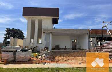 Imagem: A casa em condomínio possui 4 Dormitórios, 4 Banheiros, 1