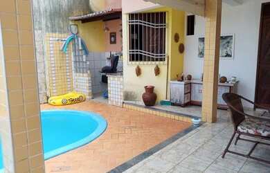 Imagem: A casa possui 3 Dormitórios, 4 Banheiros, 2 Vagas na garagem