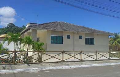 Imagem: A casa em condomínio possui 5 Dormitórios, 5 Banheiros e