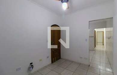 Imagem: A casa possui 2 Dormitórios, 2 Banheiros, 1 Vaga na garagem