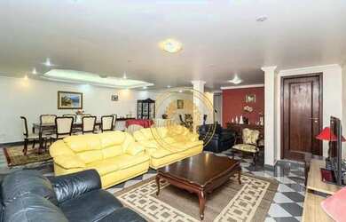 Imagem: A casa possui 4 Dormitórios, 5 Banheiros, 4 Vagas na garagem