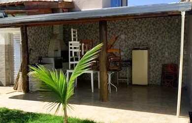 Imagem: A casa possui 1 Dormitório, 2 Banheiros, 5 Vagas na garagem