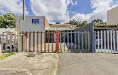 Imagem: A casa possui 2 Dormitórios, 1 Banheiro, 2 Vagas na garagem