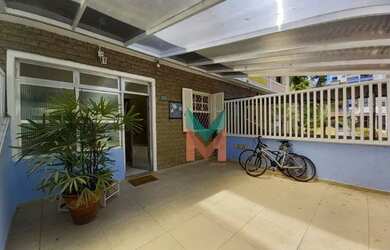 Imagem: A casa possui 2 Dormitórios, 2 Banheiros, 2 Vagas na garagem