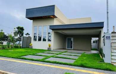 Imagem: A casa possui 4 Dormitórios, 1 Banheiro, 4 Vagas na garagem