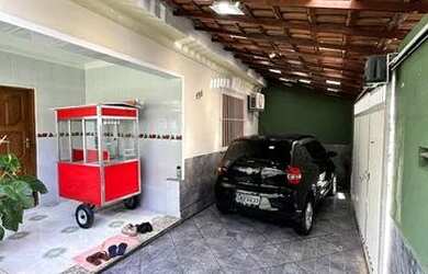 Imagem: A casa possui 2 Dormitórios, 1 Banheiro, 2 Vagas na garagem