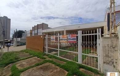 Imagem: O depósito possui 4 Vagas na garagem, 198m² de Área e está