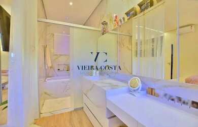 Imagem: A casa possui 5 Dormitórios, 5 Banheiros, 4 Vagas na garagem