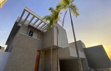 Imagem: A casa possui 3 Dormitórios, 5 Banheiros, 4 Vagas na garagem