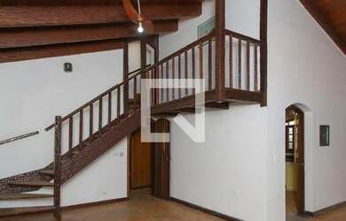 Imagem: A casa possui 5 Dormitórios, 5 Banheiros, 3 Vagas na garagem