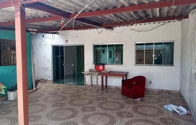 Imagem: A casa possui 2 Dormitórios, 2 Banheiros, 4 Vagas na garagem