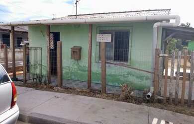 Imagem: A casa possui 2 Dormitórios, 1 Banheiro, 1 Vaga na garagem