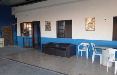 Imagem: A casa possui 4 Dormitórios, 4 Banheiros, 1 Vaga na garagem