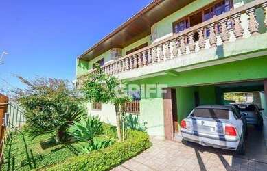 Imagem: A casa possui 5 Dormitórios, 3 Banheiros, 5 Vagas na garagem