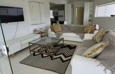 Imagem: O apartamento possui 3 Dormitórios, 1 Banheiro, 3 Vagas na