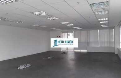 Imagem: O depósito possui 5 Vagas na garagem, 390m² de Área e está