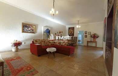 Imagem: A casa possui 4 Dormitórios, 5 Banheiros, 1 Vaga na garagem