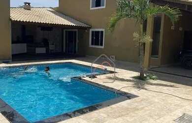 Imagem: A casa possui 5 Dormitórios, 5 Banheiros, 2 Vagas na garagem