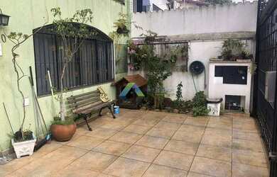 Imagem: A casa possui 3 Dormitórios, 3 Banheiros, 5 Vagas na garagem