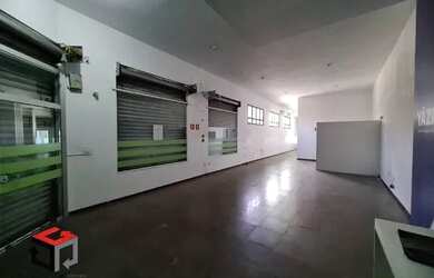 Imagem: O depósito possui 3 Vagas na garagem, 527m² de Área e está