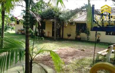 Imagem: A casa em condomínio possui 4 Dormitórios, 3 Banheiros e 1670m²