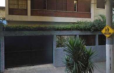 Imagem: A casa possui 4 Dormitórios, 4 Banheiros, 2 Vagas na garagem