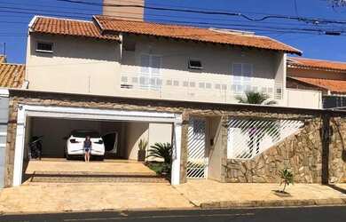 Imagem: A casa possui 3 Dormitórios, 4 Banheiros, 10m² de Área e