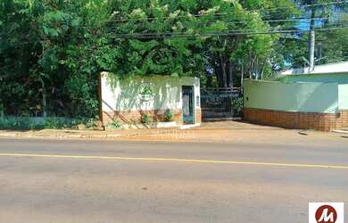 Imagem: O depósito possui 5 Vagas na garagem, 830m² de Área e está