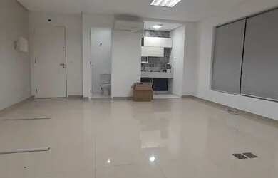 Imagem: O depósito possui 1 Vaga na garagem, 38m² de Área e está