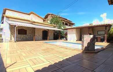 Imagem: A casa à venda possui 4 Dormitórios, 4 Banheiros, 5 Vagas