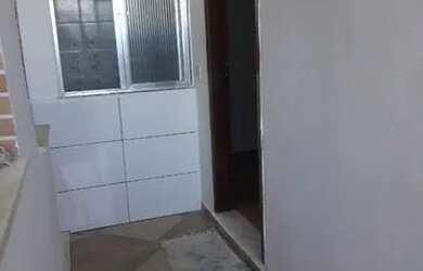 Imagem: A casa possui 1 Dormitório, 1 Banheiro e está localizado