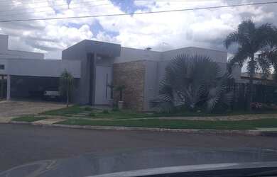 Imagem: A casa em condomínio possui 3 Dormitórios e 5 Banheiros e