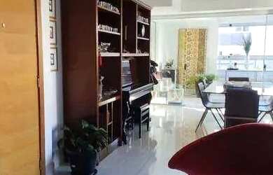 Imagem: O apartamento possui 4 Dormitórios, 2 Banheiros, 2 Vagas na