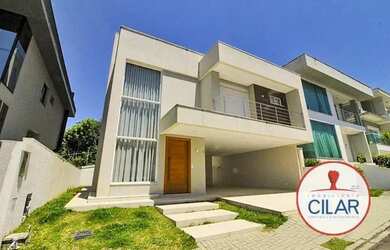 Imagem: A casa em condomínio possui 4 Dormitórios, 5 Banheiros, 2